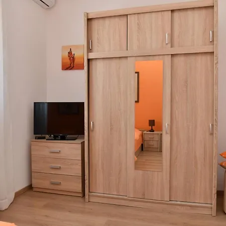 Apartment Near Sea *