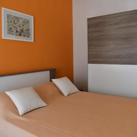 Apartment Near Sea *