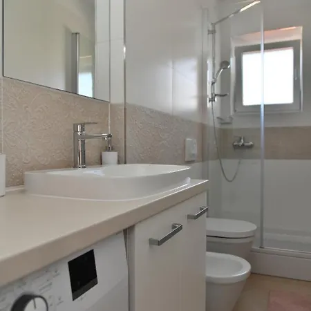 Apartman Near Sea *